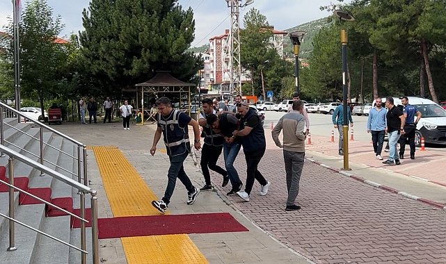 Burdur'da aracının önünü kesip halasının oğlunu öldüren genç ve eşi için müebbet ceza talebi
