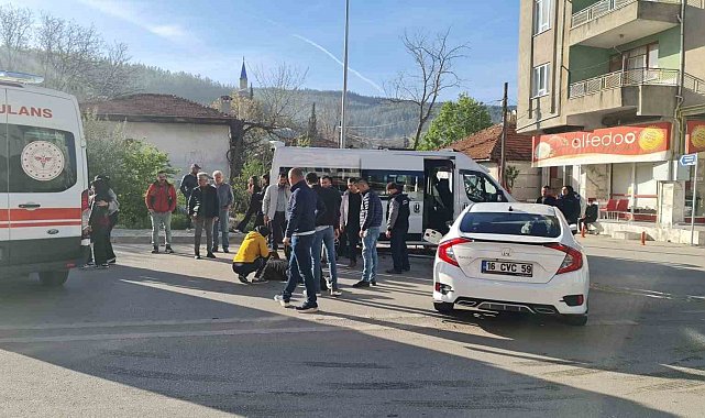 Burdur'da okul servisi ile otomobil çarpıştı: 5'i öğrenci 6 yaralı