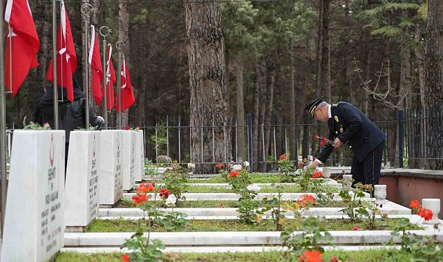 Burdur'da Polis Haftası dolayısıyla şehitlik ziyareti gerçekleştirildi