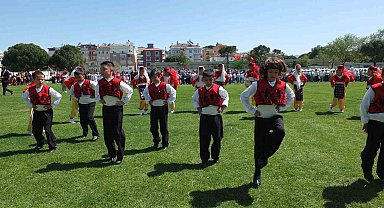 Burhaniye'de 23 Nisan Ulusal Egemenlik Ve Çocuk Bayramı coşkuyla kutlandı