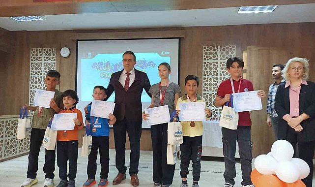 Burhaniye'de Türkiye Akıl ve Zeka Oyunları Ödül Töreni heyecanı