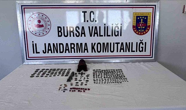 Bursa'da 226 sikke ve minyatür heykel ele geçirildi