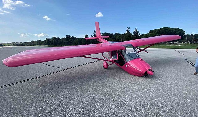 Bursa'da bir eğitim uçağının iniş sırasında ön dikmesi hasar aldı