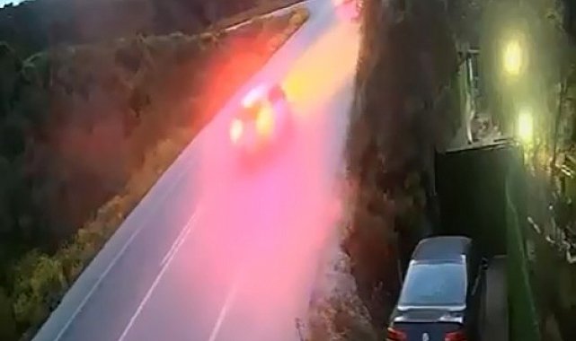 Bursa'da iki otomobil kafa kafaya böyle çarpıştı: 4 yaralı