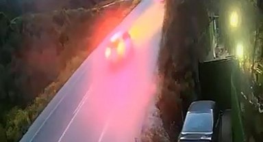 Bursa'da iki otomobil kafa kafaya böyle çarpıştı: 4 yaralı