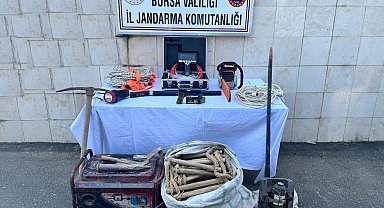 Bursa'da kaçak kazı yapan 4 kişi suçüstü yakalandı