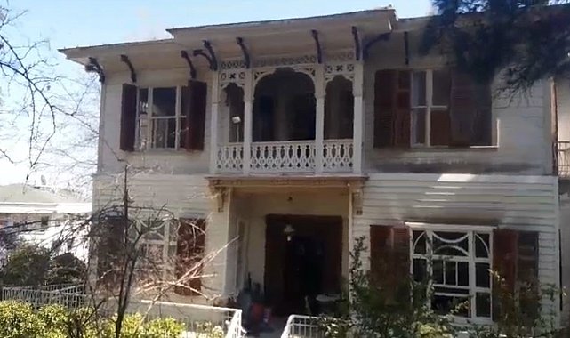 Büyükada'da 'Şakir Paşa Ailesi' dizisinin çekildiği konakta yangın: 1 kişi hayatını kaybetti