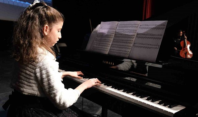 Büyükçekmece Belediyesi Halk Akademisi öğrencileri yeteneklerini sergiledi