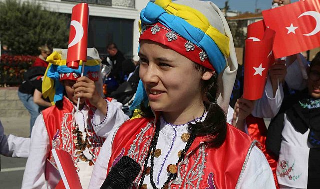 Büyükçekmece'de 23 Nisan coşkusu sokaklara taştı