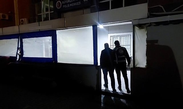 Büyükçekmece'de yol kesip aracı yumruklayan sürücü yakalandı