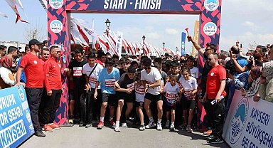 Büyükşehir Spor A.Ş.'nin çocuk koşusuna yüzlerce minik sporcu katıldı