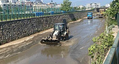 Büyükşehir'den Mandıras Deresi'nde yaz temizliği