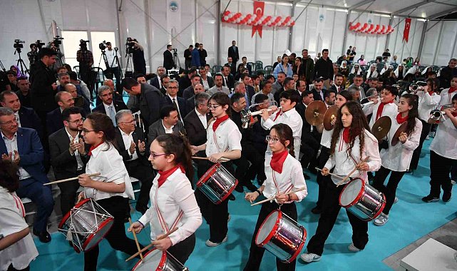 Büyükşehir'in Çocuk Kitap Fuarı ve Şenliği başladı