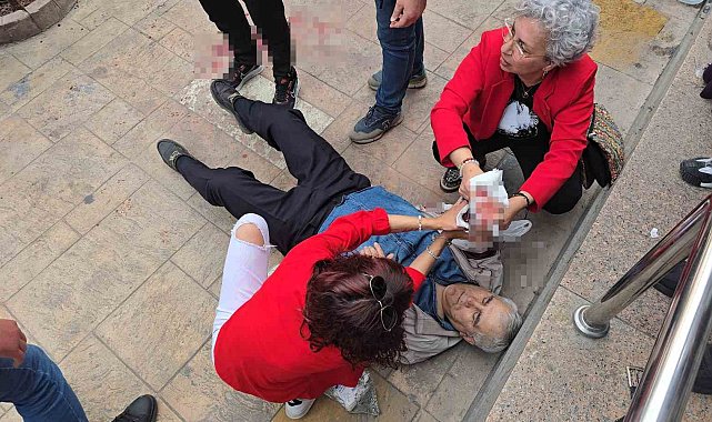 Cadde ortasında husumetlisini bıçakladı