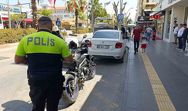 Cadde üzerinde 2 saat boyunca alarmı çalan otomobilin sahibi bulunamadı