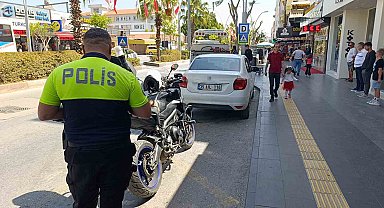Cadde üzerinde 2 saat boyunca alarmı çalan otomobilin sahibi bulunamadı