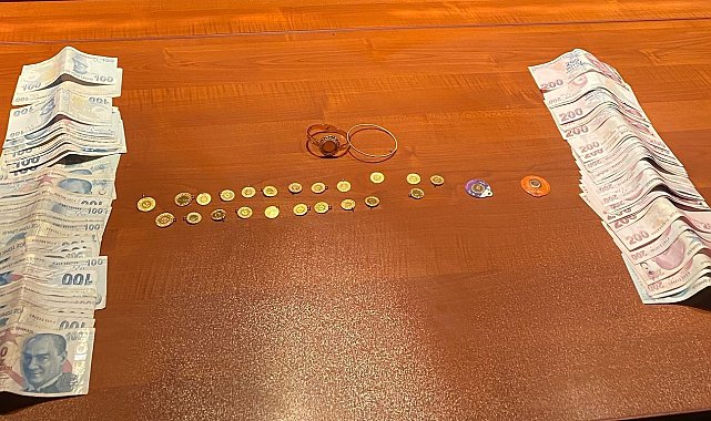 Çaldığı ziynet eşyaları ve paralarla kaçamadan polise yakalandı