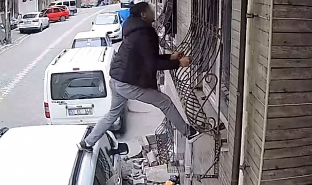 Cama tırmandı, kuruması için asılan çamaşırları çaldı; O anlar kamerada