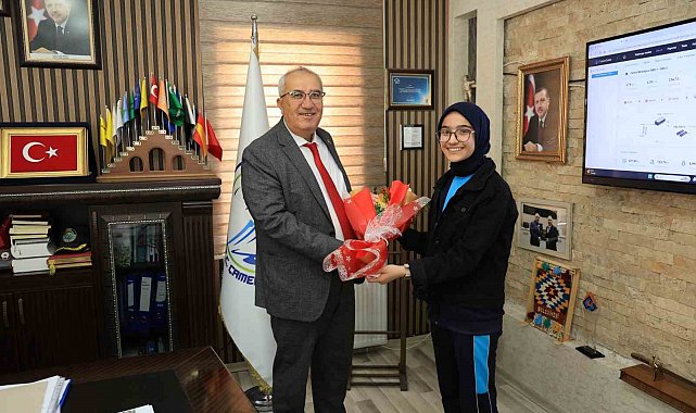 Çameli'nde başkanlık koltuğu Zeynep Sude'ye emanet edildi