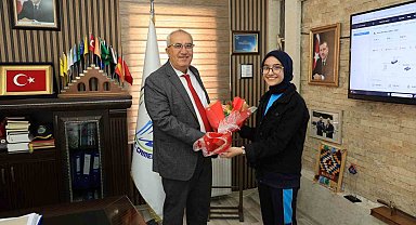 Çameli'nde başkanlık koltuğu Zeynep Sude'ye emanet edildi