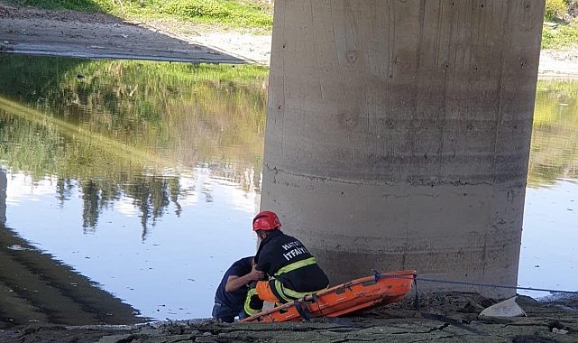 Çamura saplanan vatandaşı itfaiye kurtardı
