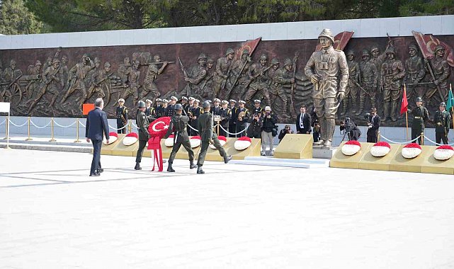 Çanakkale Kara Savaşları'nın 110. yıl dönümü etkinlikleri Şehitler Abidesi'nde törenle başladı
