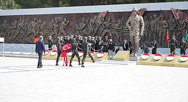 Çanakkale Kara Savaşları'nın 110. yıl dönümü etkinlikleri Şehitler Abidesi'nde törenle başladı
