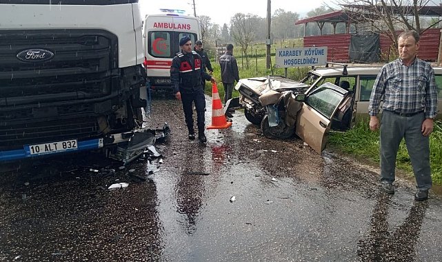 Çanakkale'de tır ile otomobil çarpıştı: 1 yaralı