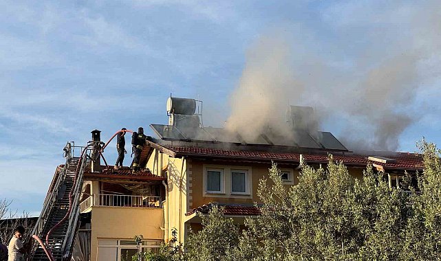 Çatıda çıkan yangın evi sardı