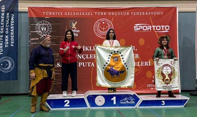Ceren Arslan Geleneksel Türk okçuluğunda gururumuz oldu