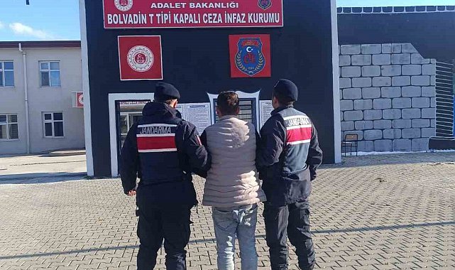 Çeşitli suçlardan aranan şahsı jandarma yakaladı