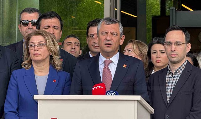 CHP Genel Başkanı Özel, Sırrı Süreyya Önder'i hastanede ziyaret etti