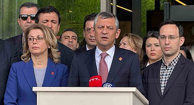 CHP Genel Başkanı Özel, Sırrı Süreyya Önder'i hastanede ziyaret etti