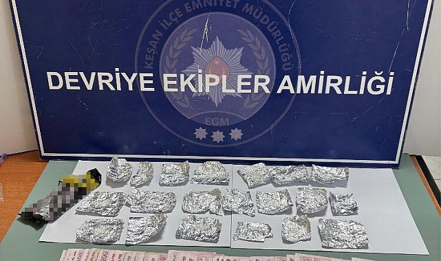 Çikolata paketine sakladığı uyuşturucu ile yakalandı