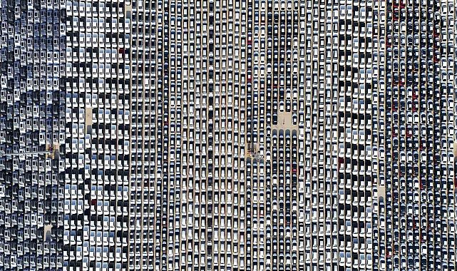 Çin'den Kocaeli'ne getirilen binlerce araç havadan görüntülendi