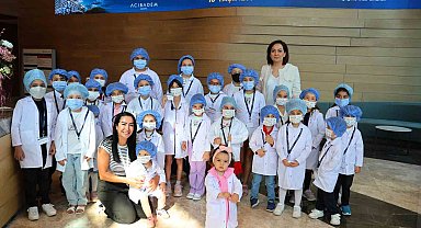 Çocuklar doktor olup maketler üzerinde ameliyat yaptı