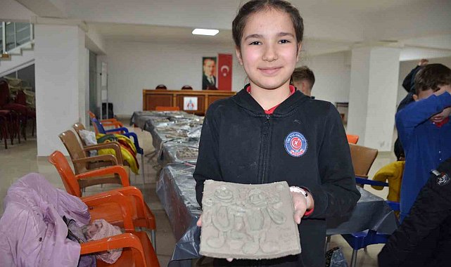 Çocuklar hayallerini çamura yansıttı