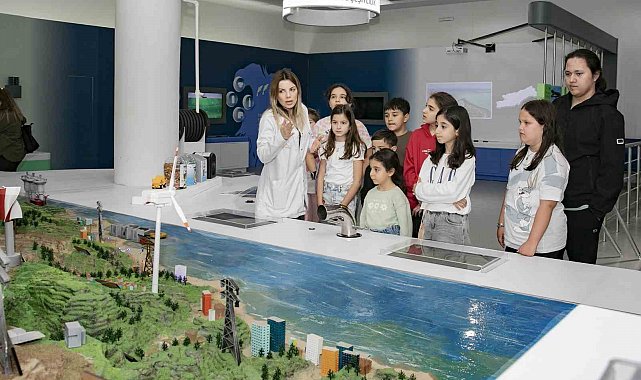 Çocuklar, İklim ve Çevre Bilim Merkezinde eğlenerek öğreniyor