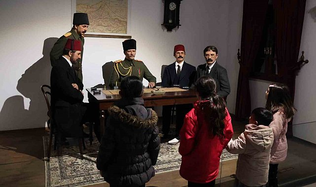 Çocuklar ve aileler arkeoloji müzesinde tarihe yolculuk yaptı