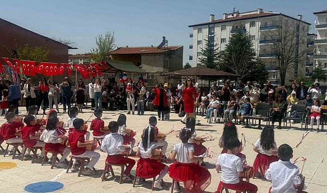 Çocuklara üniversitelilerden eğlenceli bayram etkinliği