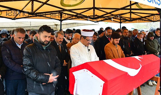 Çöp ayrıştırma tesisinde makineye sıkışan genç, son yolculuğuna uğurlandı