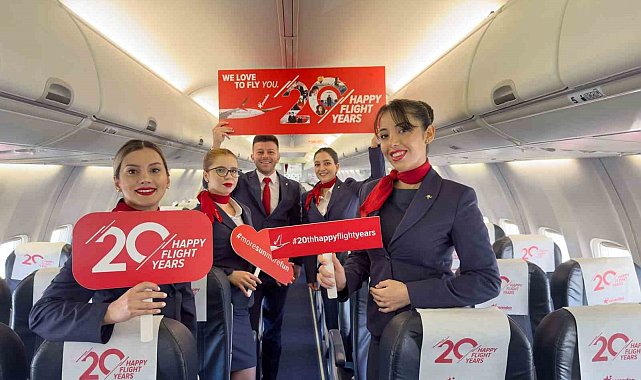Corendon Airlines, 20'inci yaşını yolcularıyla gökyüzünde kutluyor