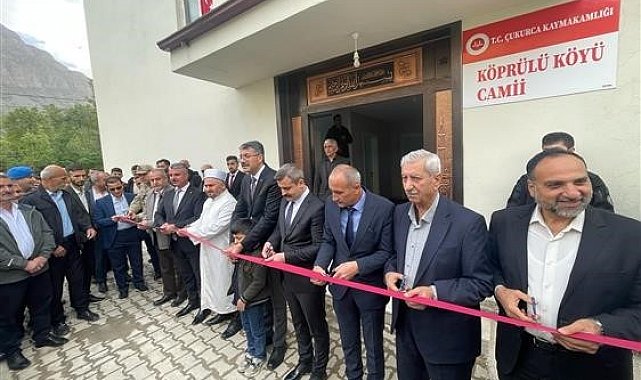 Çukurca'da yapımı tamamlanan cami dualarla ibadete açıldı
