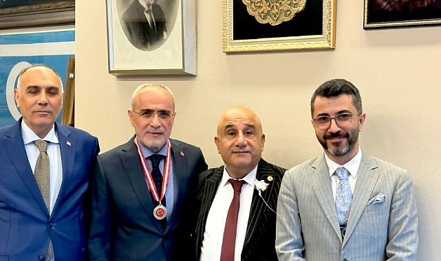 Cumhurbaşkanı Başdanışmanı Topçu'ya Tüketici Dostu Altın Madalyası