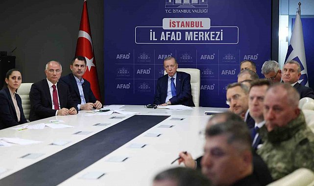 Cumhurbaşkanı Erdoğan, AFAD'daki kriz merkezinde depreme ilişkin bilgi aldı
