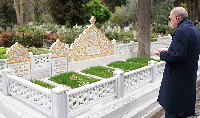 Cumhurbaşkanı Erdoğan, anne ve babasının kabirlerini ziyaret etti