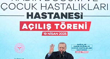 Cumhurbaşkanı Erdoğan: "Ana muhalefetin genel başkanının yüzü kızarması gerekirken sağa sola siyasi ahlak dersi vermeye kalkıyor"