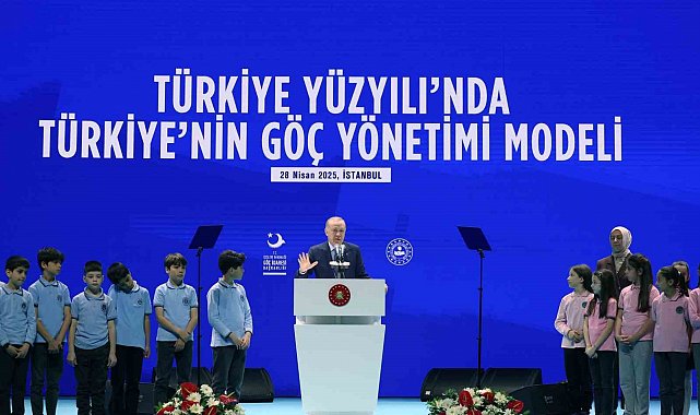 Cumhurbaşkanı Erdoğan: "Son 10 yılda 72 binden fazla insan göç yollarında hayatlarını kaybetti. Nice insanın hayatı insan tacirlerinin kanlı ellerinde solup gitti."