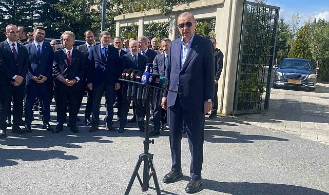Cumhurbaşkanı Erdoğan, "Türkiye dipdiri ayaktadır, dipdiri gündemi elinde tutmaktadır"