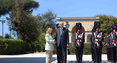 Cumhurbaşkanı Erdoğan, Roma'da Meloni tarafından resmi törenle karşılandı